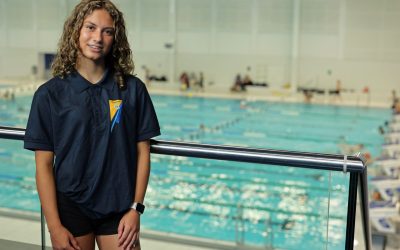 Jessica leert coachen en inspireren tijdens haar Maatschappelijke Diensttijd: ‘de kinderen zien me echt als zwemjuf’